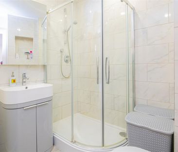 1 bed Apartment To Let - Photo 4