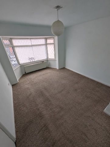3 Bed Semi-Detached House, Whiteways Road, S4 - Photo 2