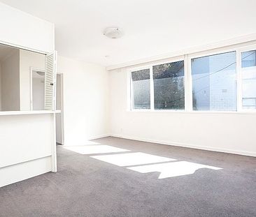 ONE BEDROOM IN PRIVATE & QUIET LOCATION - Photo 4
