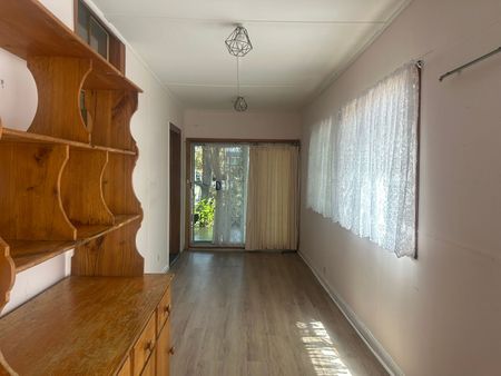 Three bedroom house - Photo 3