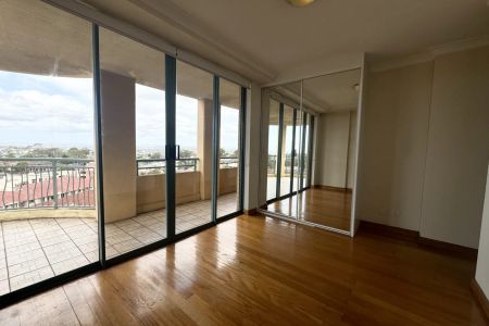 Stunning Three Bedroom Apartment In The Heart Of Hurstville! - Photo 4