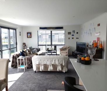 Prime Corner Section - Family Living - Photo 1