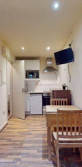 Studio Flat, Chatsworth Road, NW2 - Photo 1