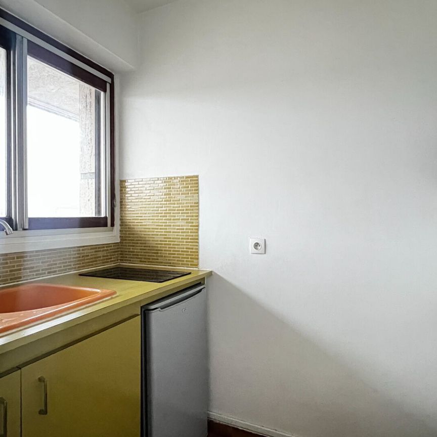 Appartement a louer Les Lilas - Loyer €874/mois charges comprises ** - Photo 1