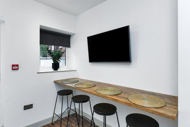 1 bedroom in a house share to rent - Photo 1