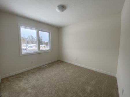 For Lease - 14 Strath Crescent, Springwater, Ontario - Photo 2