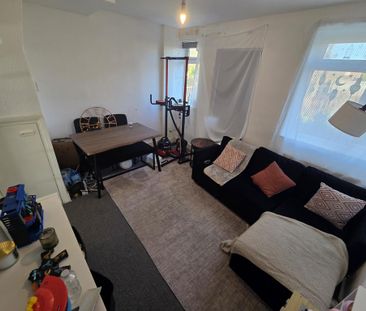 2 bedroom end of terrace house to rent - Photo 2
