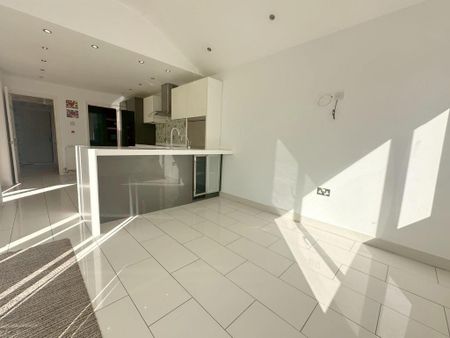 4 bedroom detached house to rent - Photo 5