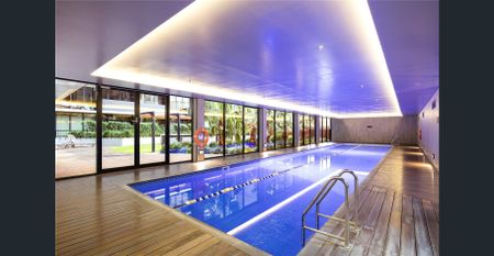 Stunning Two Bed Apartment on Level 16 with Bay Views! - Photo 2