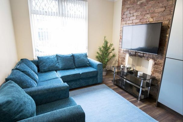 4 bedroom terraced house to rent - Photo 1