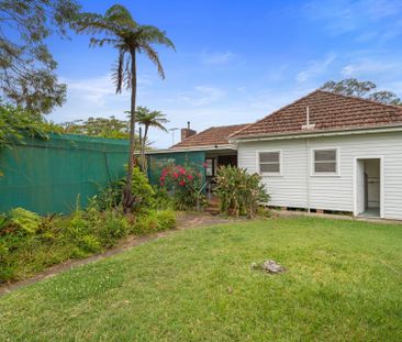 Two Bedroom Home on Large Block - Photo 2