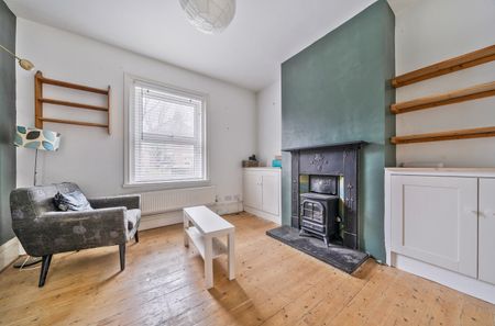 2 bedroom semi-detached house to rent - Photo 2