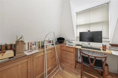 3 bedroom house in London - Photo 3