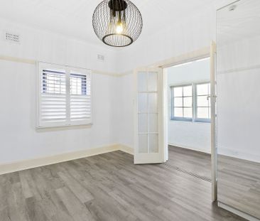 Stunning Ground Floor Art Deco Unit - Photo 3