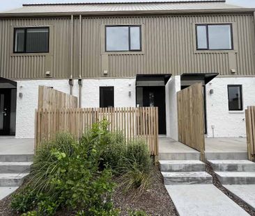 Prime Location - 3-Bedroom Townhouse - Photo 3