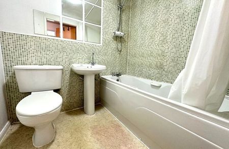 Lever Court, Blackburn, Lancs, BB2 7FH - Photo 2