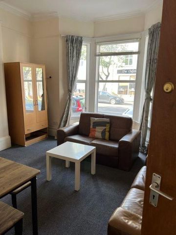 6 bedroom terraced house to rent - Photo 2