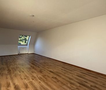 WBS ERFORDERLICH! SCHÖNE 2-ZIMMERWOHNUNG IM DACHGESCHOSS IN WUPPERT... - Foto 1