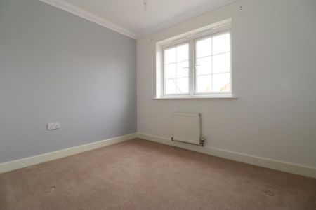 4 bedroom end of terrace house to rent - Photo 5