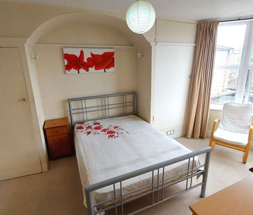 Charlecote Road, Worthing - Photo 2