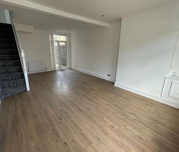 2 bedroom end of terrace house to rent - Photo 4