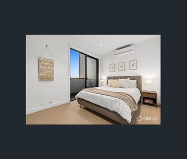 Contemporary Townhouse Steps from the Bay - Photo 3