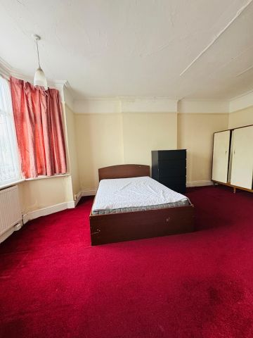2 Bed Flat, Hindes Road, HA1 - Photo 4
