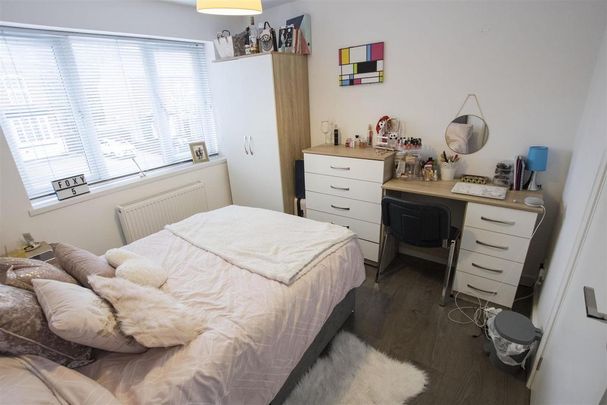 5 bedroom house to rent - Photo 1