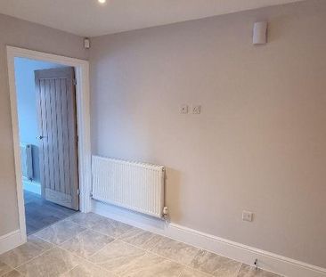 2 bedroom semi-detached house to rent - Photo 6