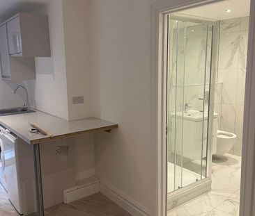 Price £1,100 pcm - Available Now - Furnished - Photo 2