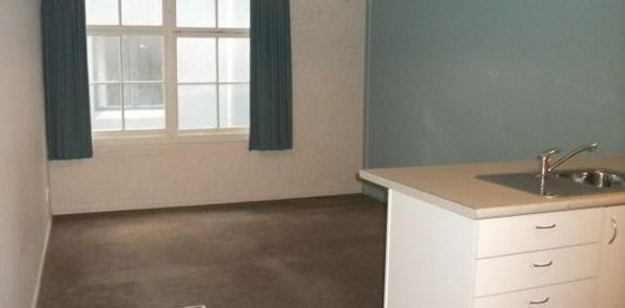 City Centre Studio Apartment - Secure and Great Location - Photo 2