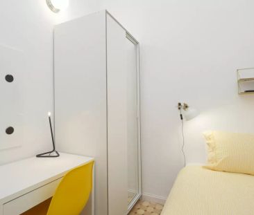 Spacious room for rent in 9-bedroom apartment in l'Eixample - Photo 6