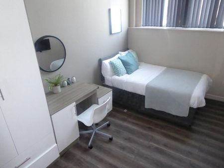 6 bedroom flat to rent - Photo 3