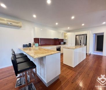 Luxury 3 storey House in central Surfers Paradise - Photo 2