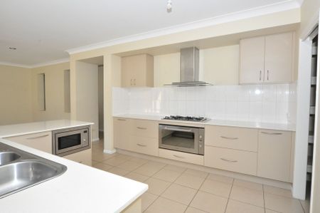 Large family home in Seabreeze Estate - Photo 4