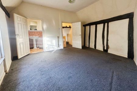 High Street - Photo 2