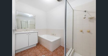 Modern & low-maintenance living in a prime location - Photo 5