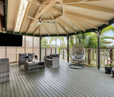 Modern family home with pool - Photo 3