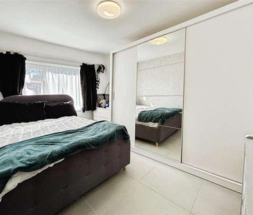 Thames Side, Staines-upon-thames, Surrey, TW18 - Photo 3