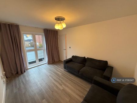 3 bedroom semi-detached house to rent - Photo 2