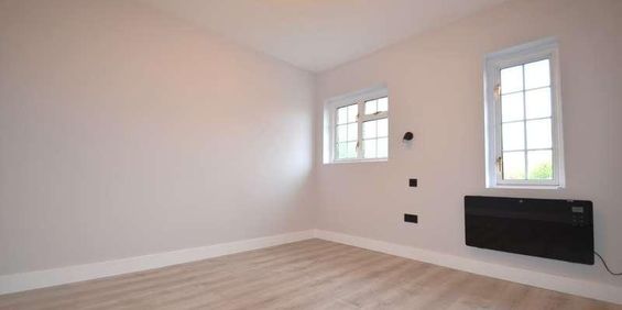 Charles Road, Staines-upon-thames, TW18 - Photo 3