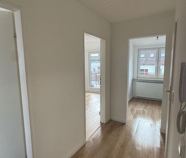 Helle Dachgeschosswohnung im Reihenhaus - Photo 1