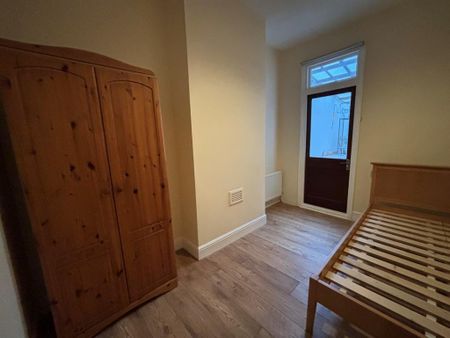 5 bedroom terraced house to rent - Photo 5