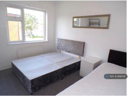 3 bedroom end of terrace house to rent - Photo 4