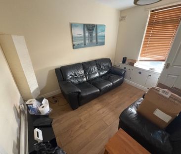 10 Maryville Avenue, Belfast BT9 7HE - Photo 1