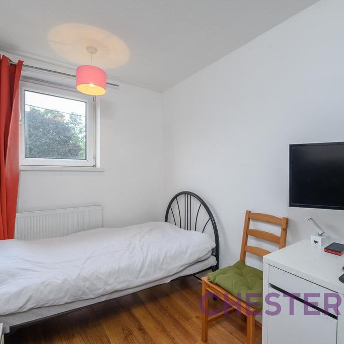 3 bedroom flat to rent - Photo 1