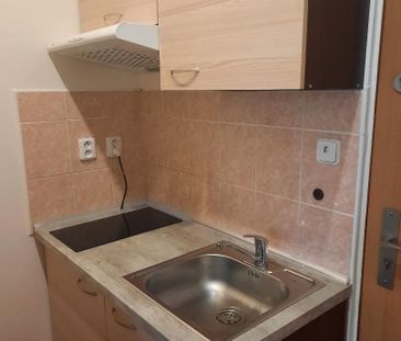 Zariadený menší 1-izb. byt, 28 m², kompletná rekonštrukcia, interne... - Photo 5