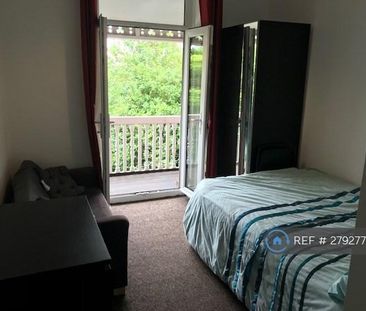 1 bedroom in a house share to rent - Photo 4