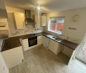 3 bedroom semi-detached house to rent - Photo 5