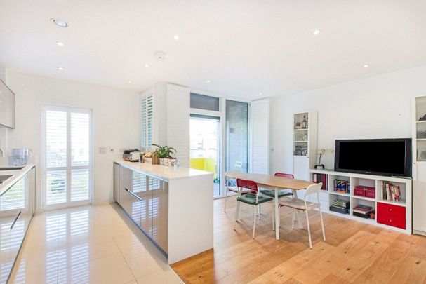 Peartree Way, London, SE10 - Photo 1